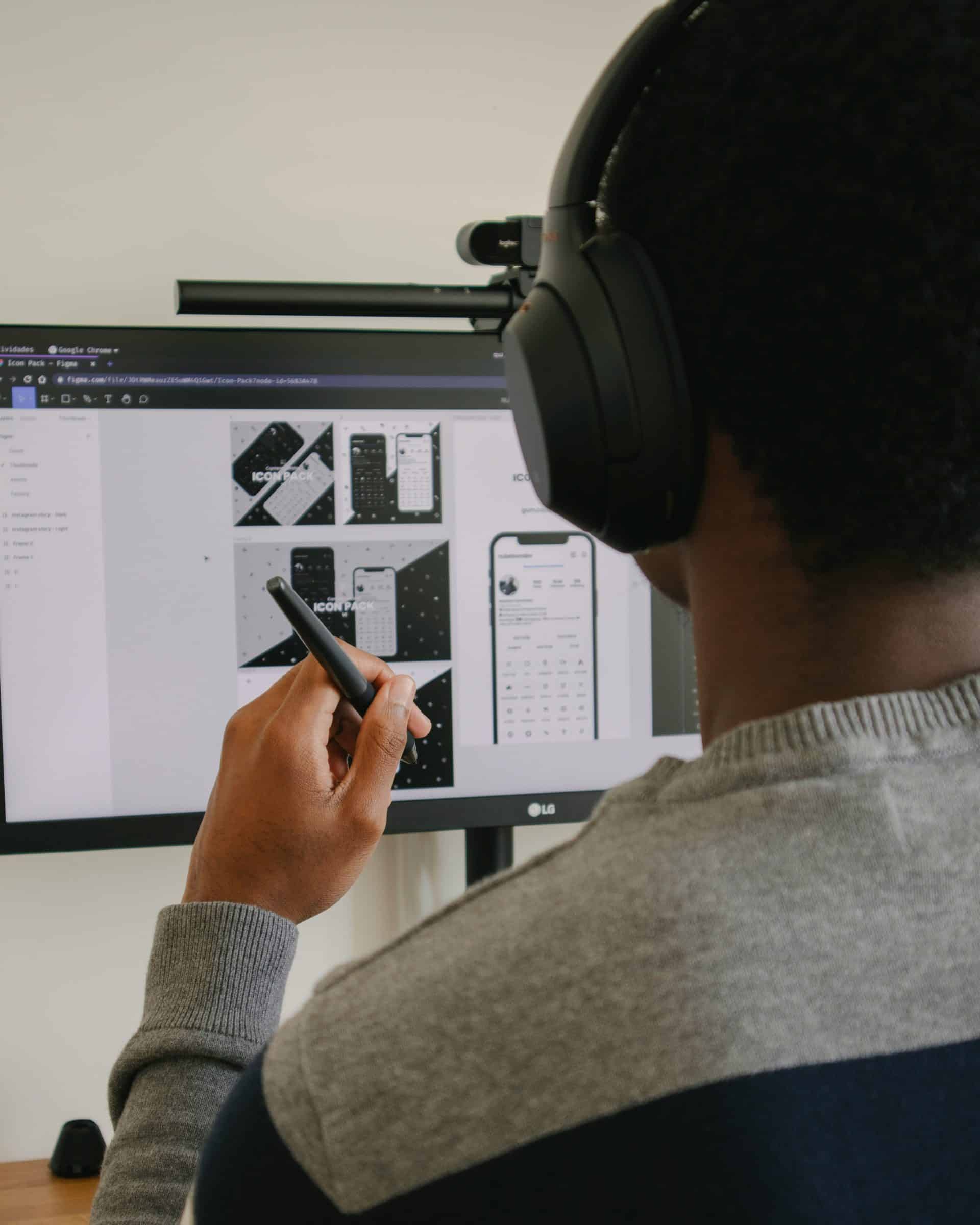 UX designer creating a tailormade IT solution
